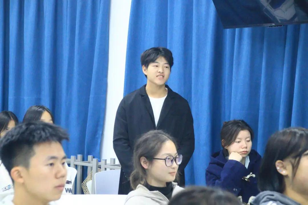 1735607468238072.jpg 1735607468238072.jpg