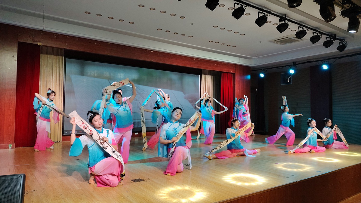 1752502366197787.jpg 1752502366197787.jpg