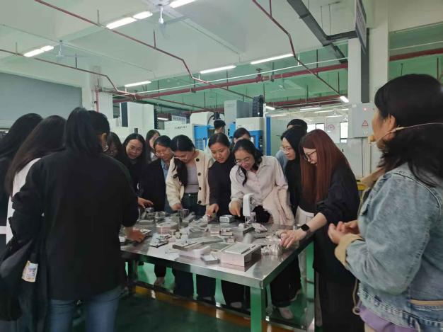 1762161329394132.jpg 1762161329394132.jpg