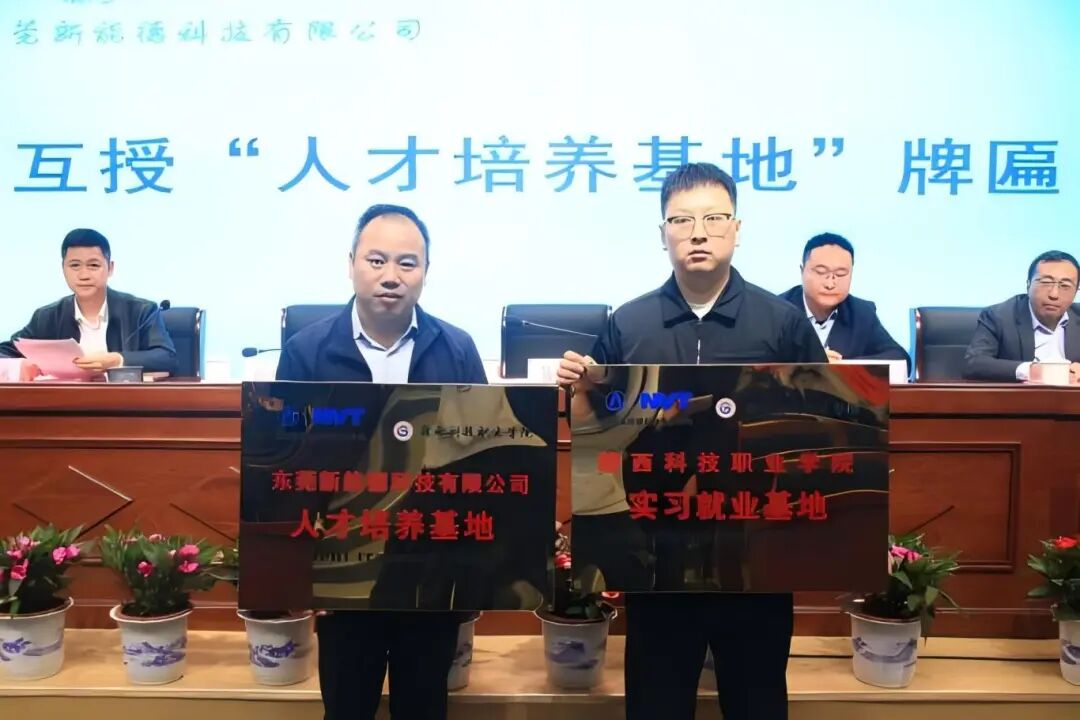 1774948617540928.jpg 1774948617540928.jpg